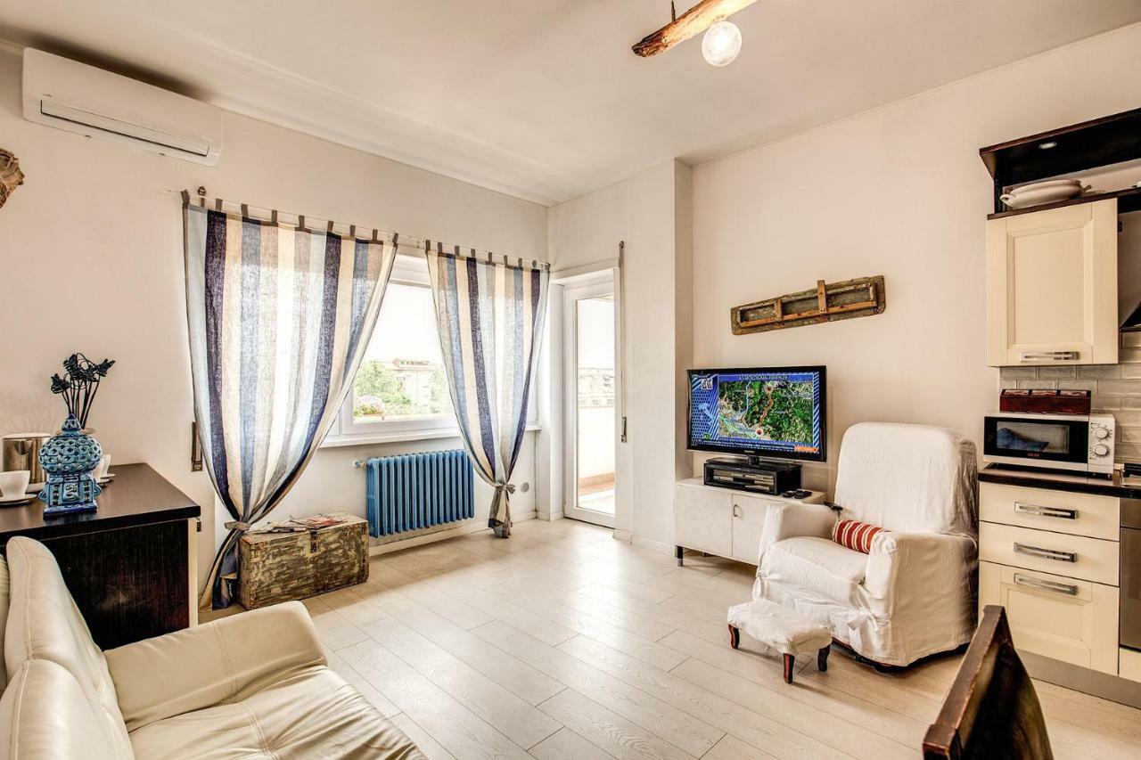 Seaside Rome Apartment *
